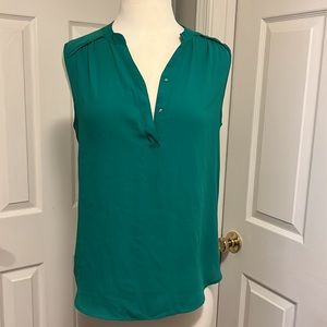 Violet & Claire Green Sleeveless Blouse size Medium